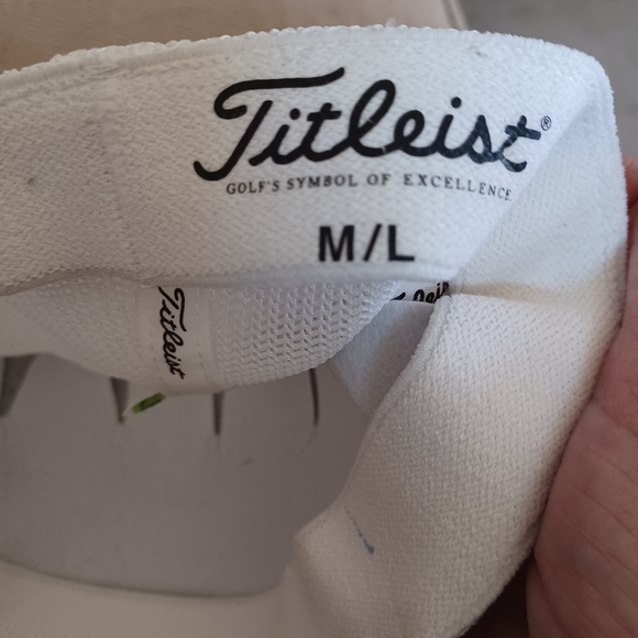 Titleist baseball style golf hat. Black/white red embroidered lettering … - Picture 6 of 8